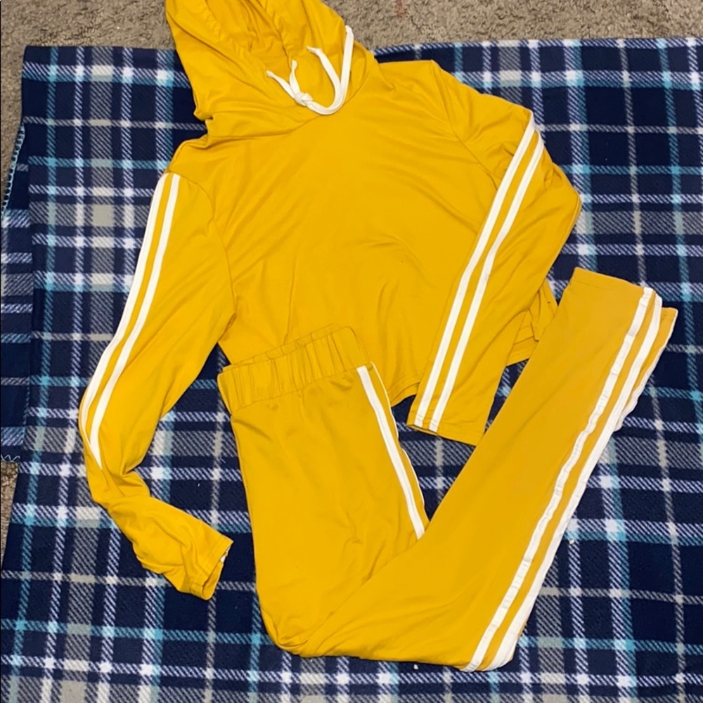 Cropped hoodie and leggings set